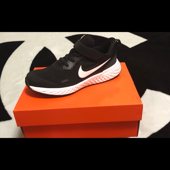 NIKE BOYS SHOES NWT - Picture 2 of 5